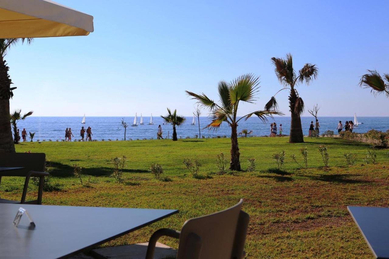 Gold Lagoon Kosher Hotel Paphos Esterno foto