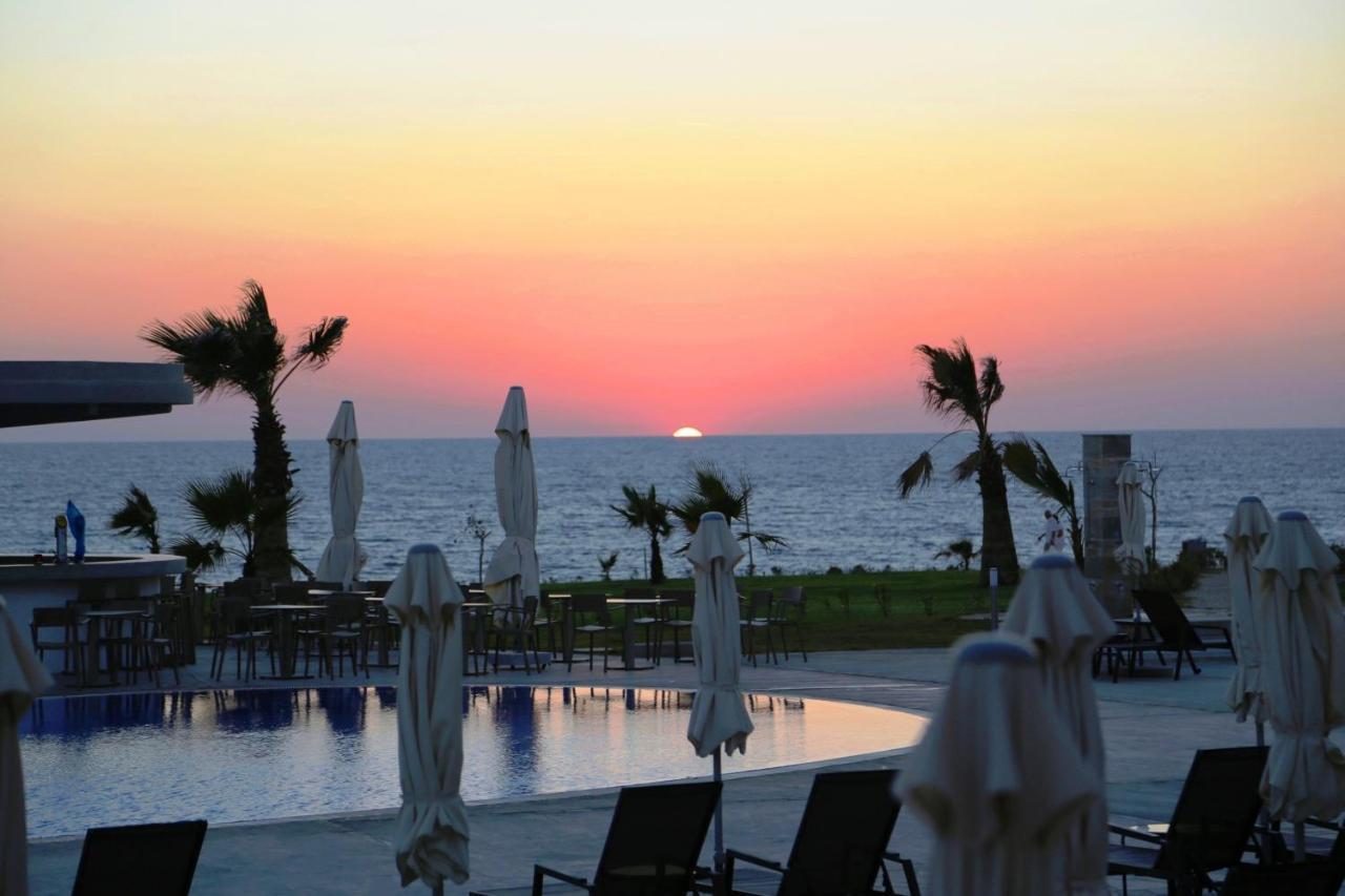 Gold Lagoon Kosher Hotel Paphos Esterno foto